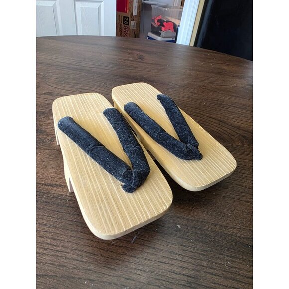 Traditional Japanese Wooden Geta Sandals With Black Velvet Straps 9.5 Inch Size - Picture 1 of 15